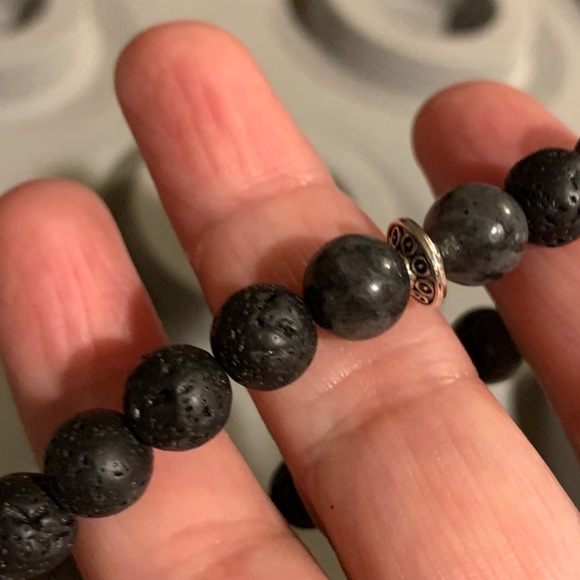 Lava and spectrolite beads bracelet - Picture 3 of 6